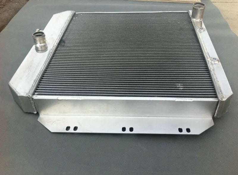 Chevrolet Chevy auto's radiator, gemaakt van aluminium materiaal, compatibel met verschillende modellen.