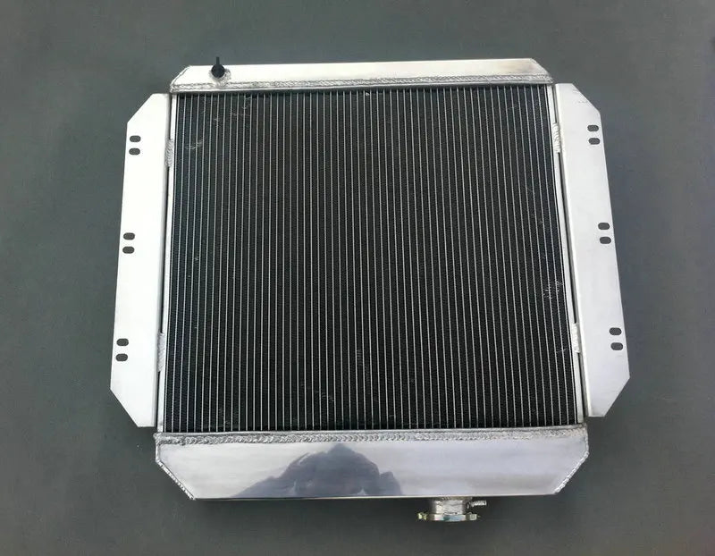 Chevrolet Chevy auto's radiator, gemaakt van aluminium materiaal, compatibel met verschillende modellen.